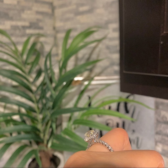 SOLD ✨ 1.06 CT Center Diamond halo engagement ring - Picture 7 of 12